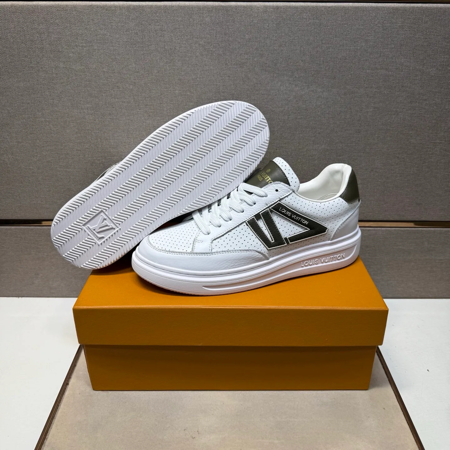 ⬛️Men's shoes 💰p420 [LV～] Men's casual shoes 2025z cabinet sales simultaneously 🔶Size: 38-44 #️⃣ 🔷6 colors🔜The upper is made of multi-material splicing ➕Genuine leather lining, comfortable and breathable, sole: original comfortable and wear-resistant outsole, ⚠️Real thing📱Photographed🎬The real thing is better📢📢📢